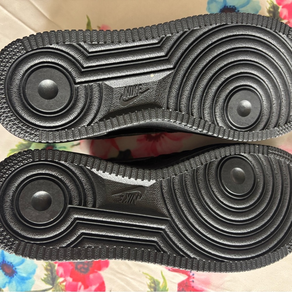 Nike Black Croc-Embossed Low Top Sneakers - Picture 3 of 8